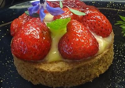 Gateau avec fraises, recette Sablé fraise du restaurant"Les Délices du Cotentin" à Sainte mère église.