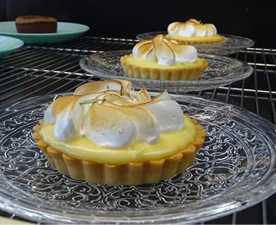 Tarte citron avec créme méringue du restaurant "Les Délices du Cotentin" à Sainte mère église.